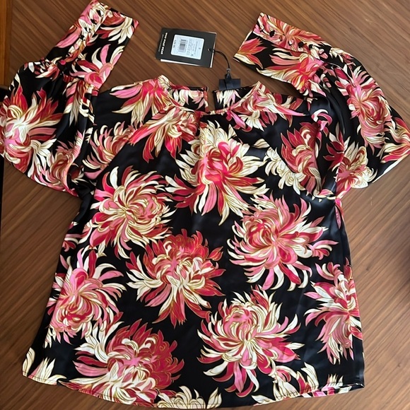 Who What Wear Tops - Flower blouse - wallpaper mums pattern